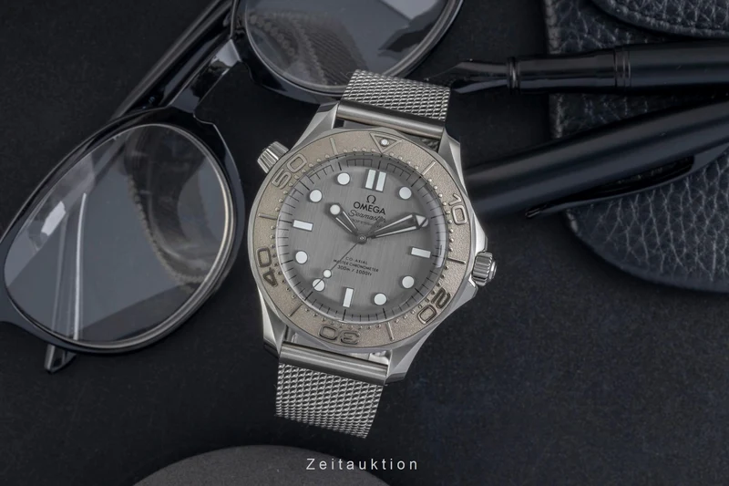 Omega Seamaster steel / titanium automatic men's watch 210.30.42.20.06.002 LP: 7100EUR [2604603]