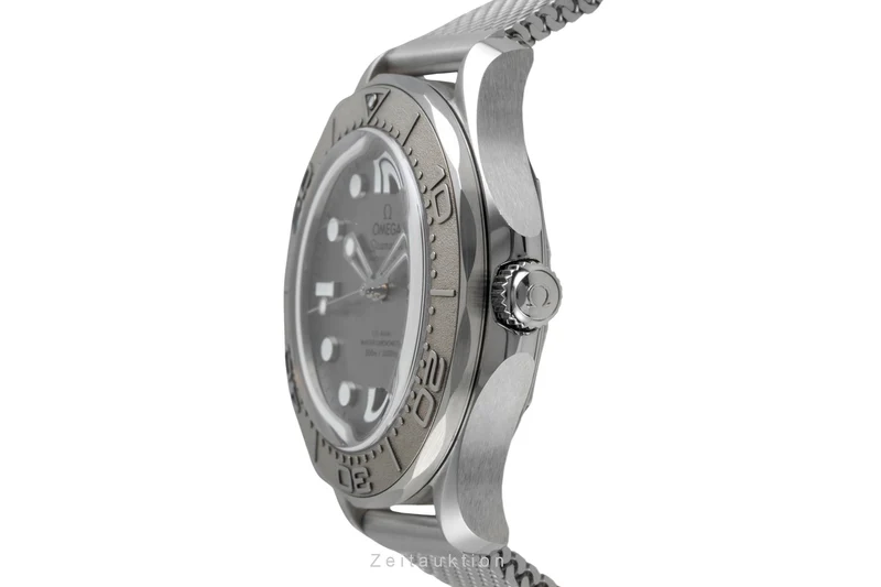 Omega Seamaster steel / titanium automatic men's watch 210.30.42.20.06.002 LP: 7100EUR [2604603]