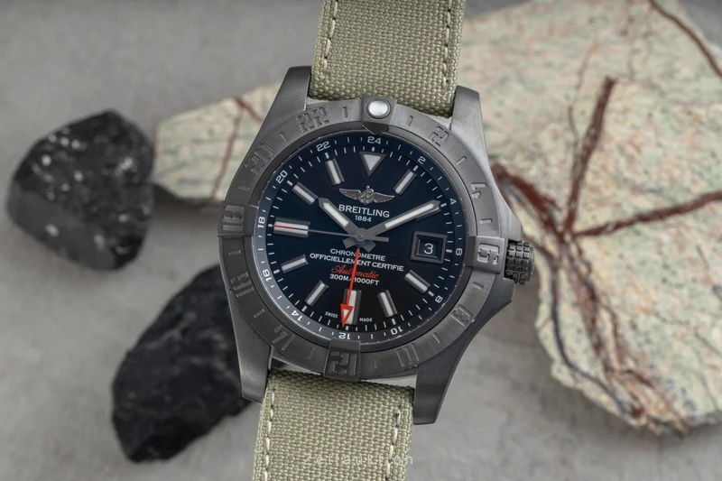 Breitling Avenger II GMT steel automatic men's watch M3239010/BF04 LP: 5650EUR [2604247]
