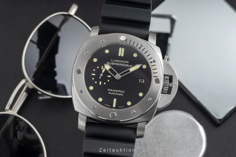 Panerai Submersible titanium automatic men's watch PAM00305 LP: 10900EUR [2604140]