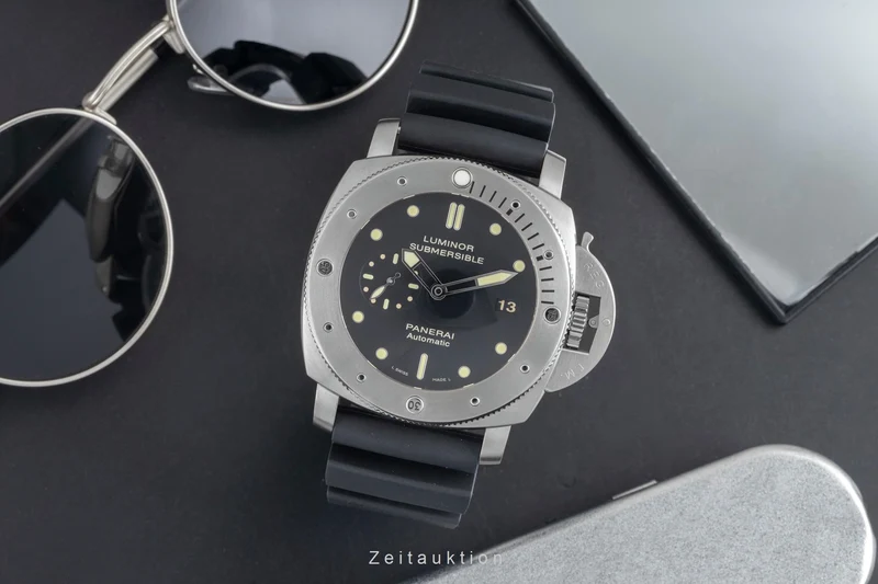 Panerai Submersible titanium automatic men's watch PAM00305 LP: 10900EUR [2604140]