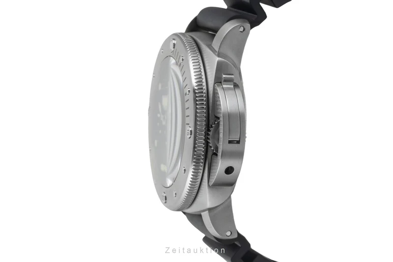 Panerai Submersible titanium automatic men's watch PAM00305 LP: 10900EUR [2604140]