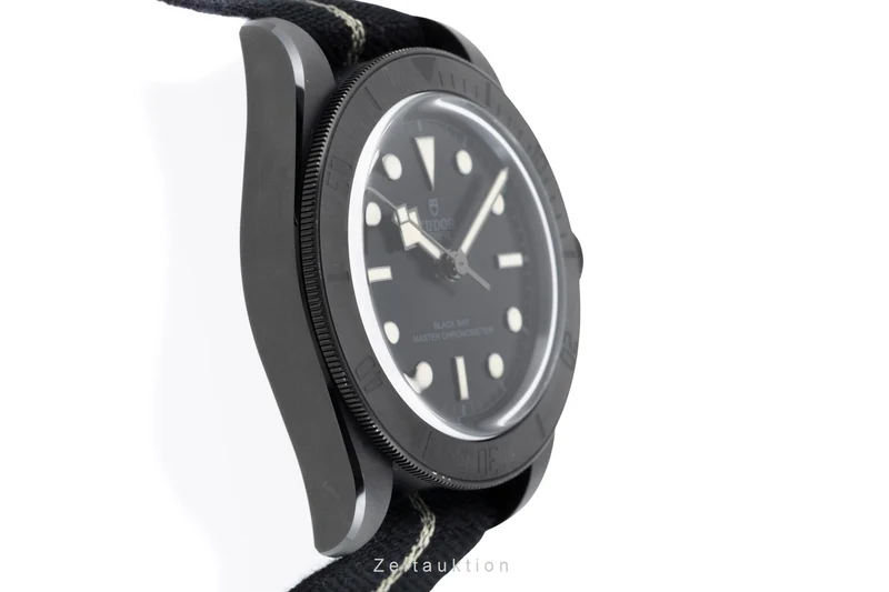 Tudor Black Bay ceramic / steel automatic men's watch M79210CNU-0001 LP: 5570EUR [2603950]