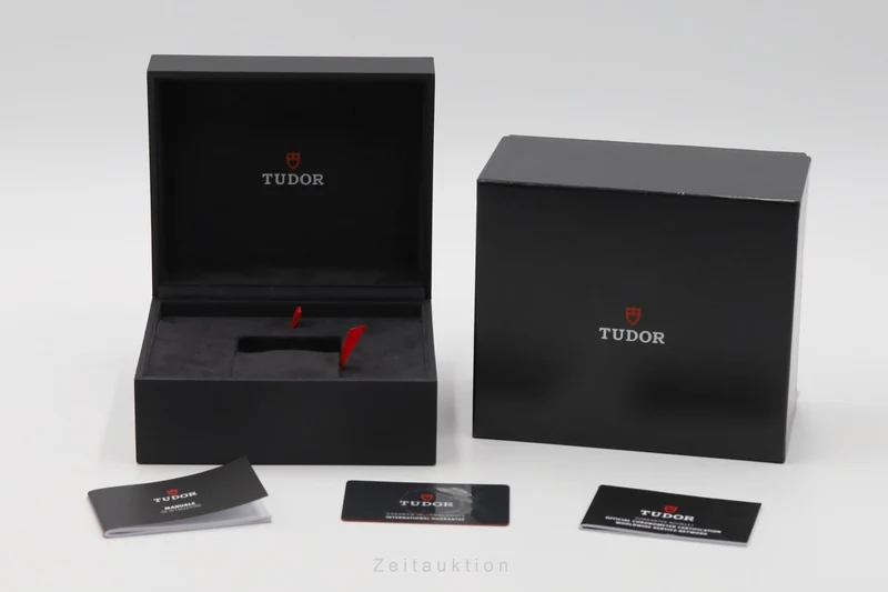 Tudor Black Bay ceramic / steel automatic men's watch M79210CNU-0001 LP: 5570EUR [2603950]