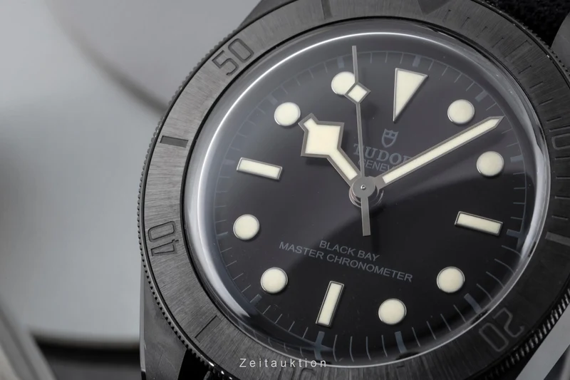 Tudor Black Bay ceramic / steel automatic men's watch M79210CNU-0001 LP: 5570EUR [2603950]