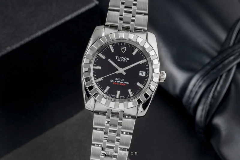 Tudor Classic Date steel automatic men's watch 21010 LP: 3110EUR [2603921]