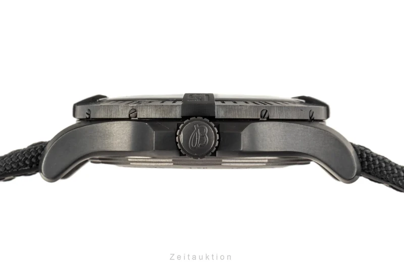 Breitling Avenger Blackbird 44 titanium automatic men's watch V17310 LP: 4830EUR [2206356]