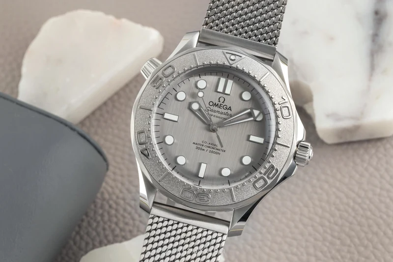 Omega Seamaster steel / titanium automatic men's watch 210.30.42.20.06.002 LP: 7100EUR [2603979]