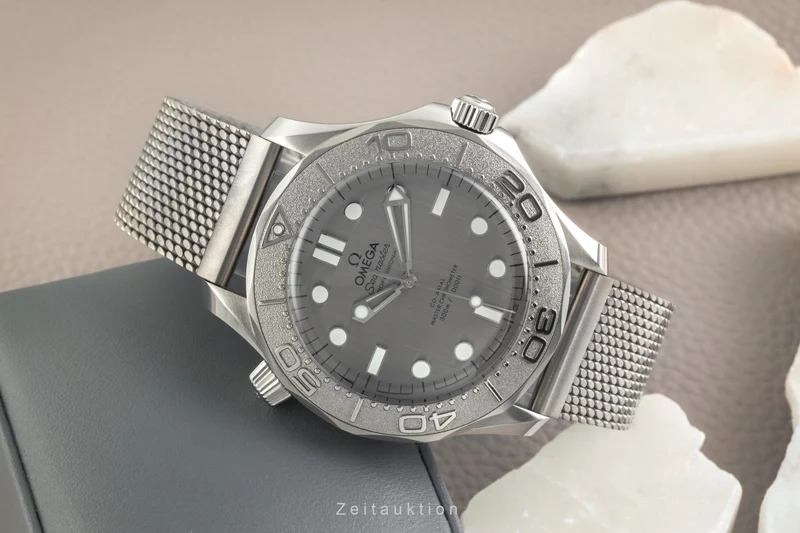 Omega Seamaster steel / titanium automatic men's watch 210.30.42.20.06.002 LP: 7100EUR [2603979]