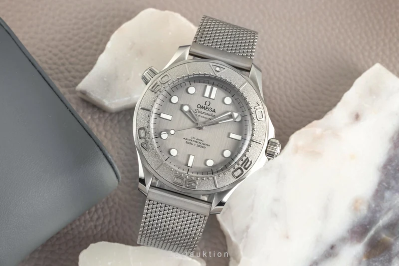 Omega Seamaster steel / titanium automatic men's watch 210.30.42.20.06.002 LP: 7100EUR [2603979]