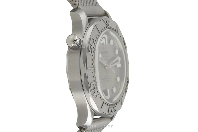 Omega Seamaster steel / titanium automatic men's watch 210.30.42.20.06.002 LP: 7100EUR [2603979]