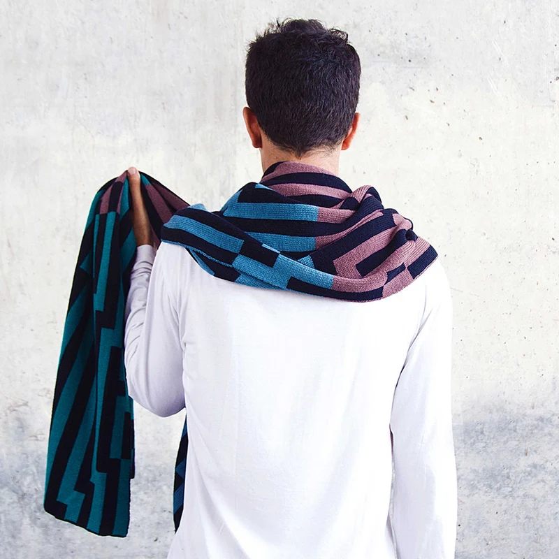 BITMAP ZOOM OUT 1 | Blau, Braun & mint-fabige SCHAL-STOLA | 194x64 cm | 100% Merino Wolle | Cristian Zuzunaga