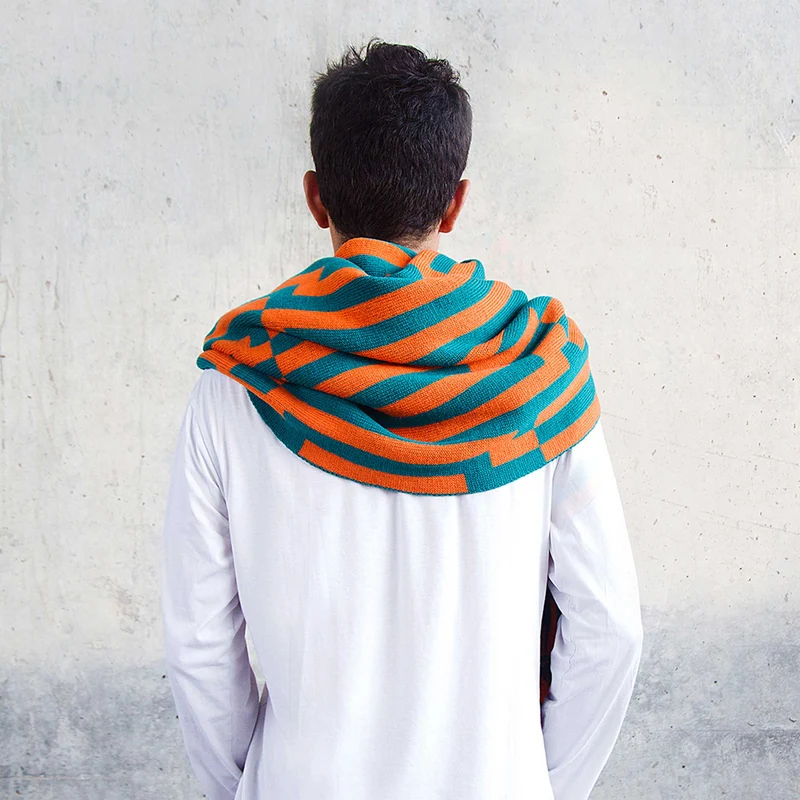 BITMAP ZOOM IN 1 | orange & grüne SCHAL-STOLA | 194x64 cm | 100% Merino Wolle | Cristian Zuzunaga