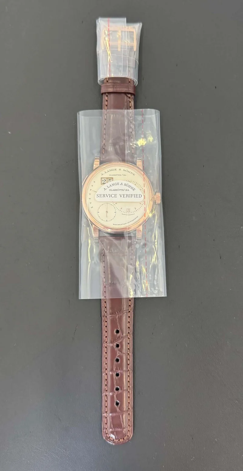 A. Lange & Söhne Lange 1 Daymatic Rotgold 320.032 Service 2024