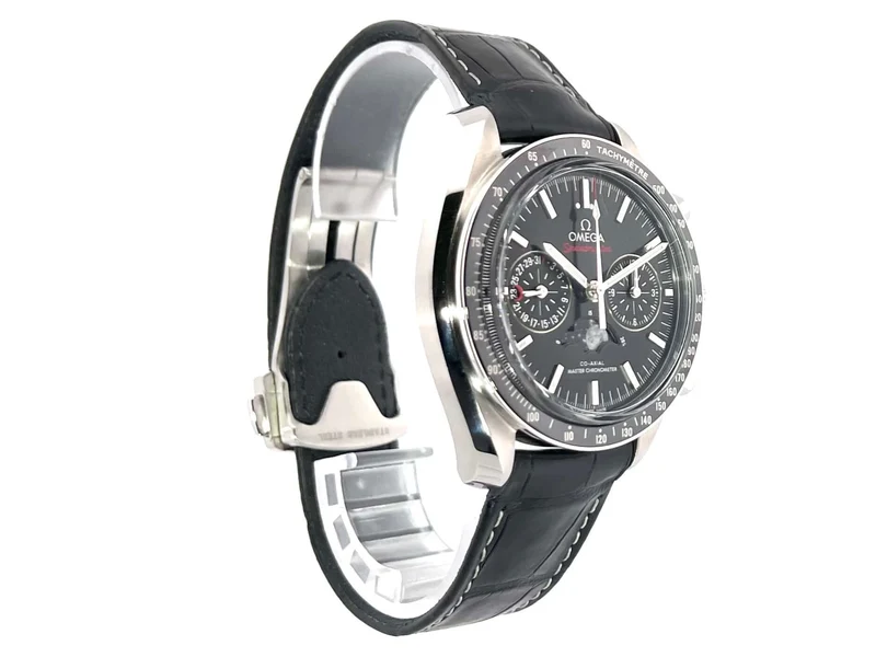 Omega Speedmaster Moonwatch Moonphase Chronometer 304.33.44.52.01.001