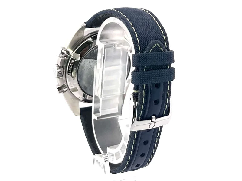 Omega Speedmaster Moonwatch Silver Snoopy Award 310.32.42.50.02.001