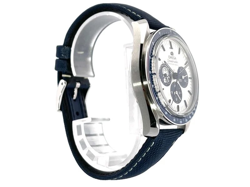 Omega Speedmaster Moonwatch Silver Snoopy Award 310.32.42.50.02.001