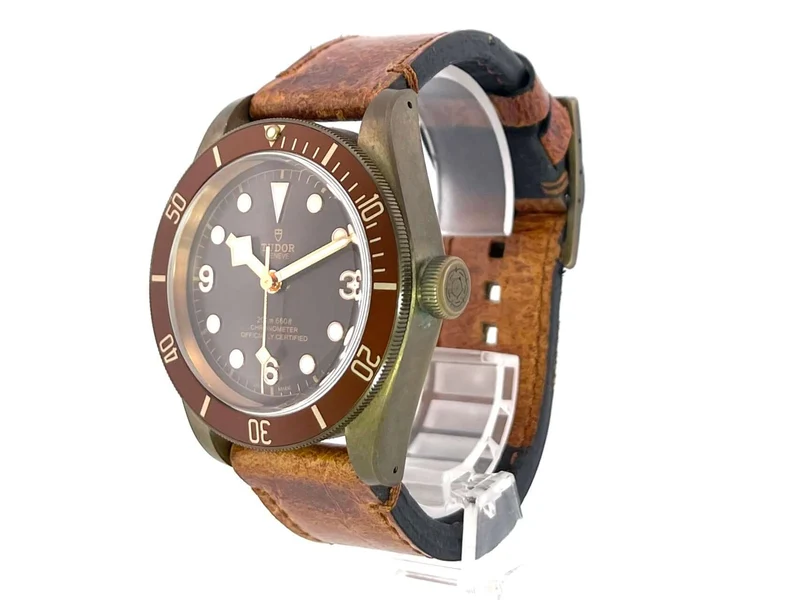 Tudor Heritage Black Bay Bronze 79250BM Leder