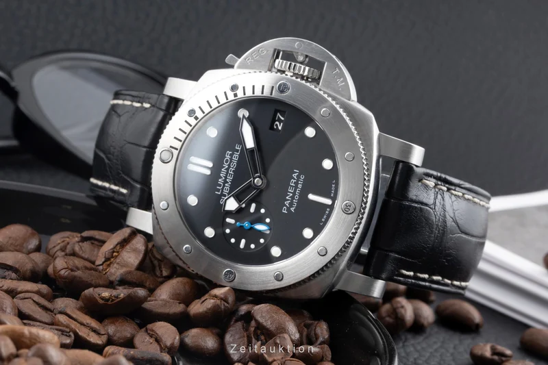 Panerai Submersible steel automatic men's watch PAM00682 [2602779]