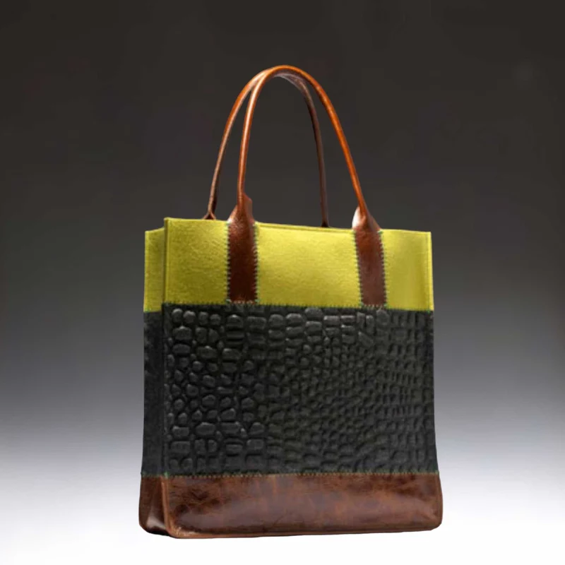 Jaunt Embossed Alligator Charcoal/Pistachio