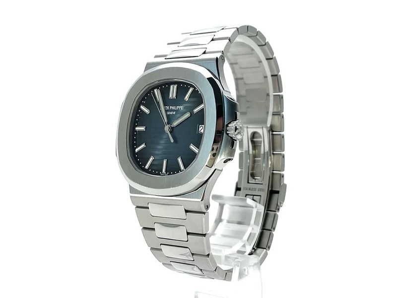 Patek Philippe Nautilus Jumbo 5711/1A-010 ungetragen aus 2019 D-Papiere