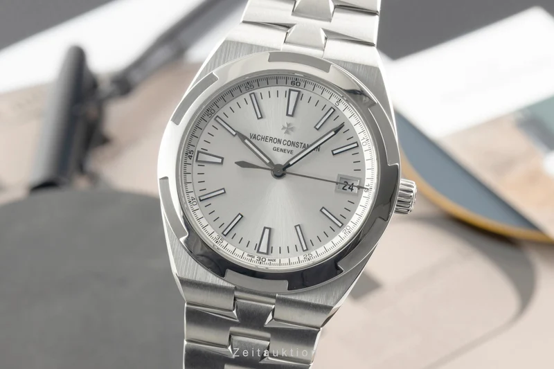 Vacheron & Constantin Overseas steel automatic men's watch 4500V/110A-B126 LP: 27900EUR [2602956]