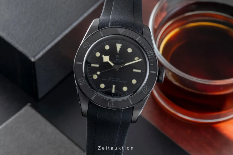 Tudor Black Bay ceramic / steel automatic men's watch 79210CNU LP: 5570EUR [2602680]