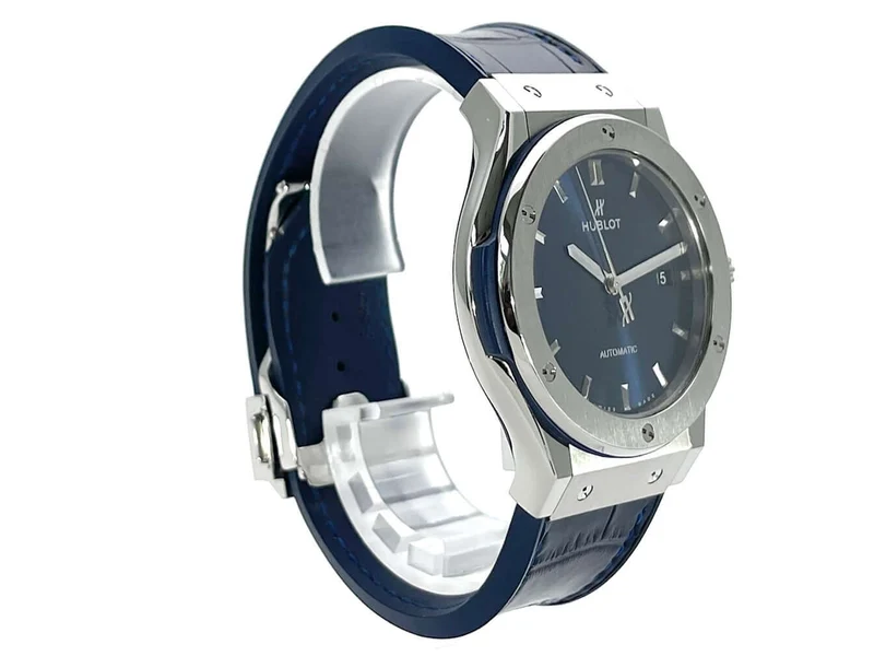 Hublot Classic Fusion Titanium 42 Blue 542.NX.7170.LR aus 2015 D-Papiere