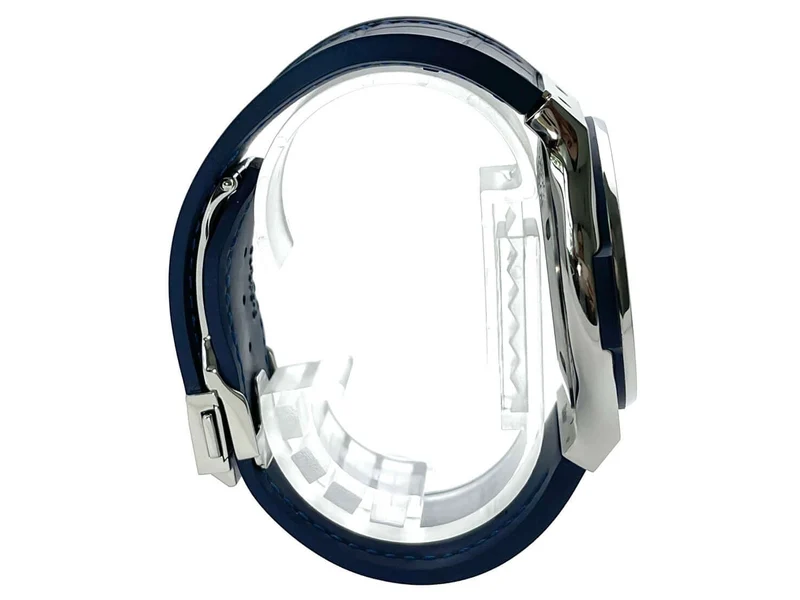 Hublot Classic Fusion Titanium 42 Blue 542.NX.7170.LR aus 2015 D-Papiere