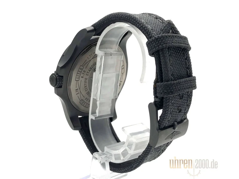 Breitling Avenger Blackbird 48 Military Band V1731010.BD12 aus 2020