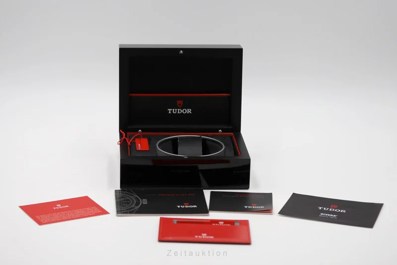 Tudor Black Bay steel automatic men's watch 79220B [2602338]