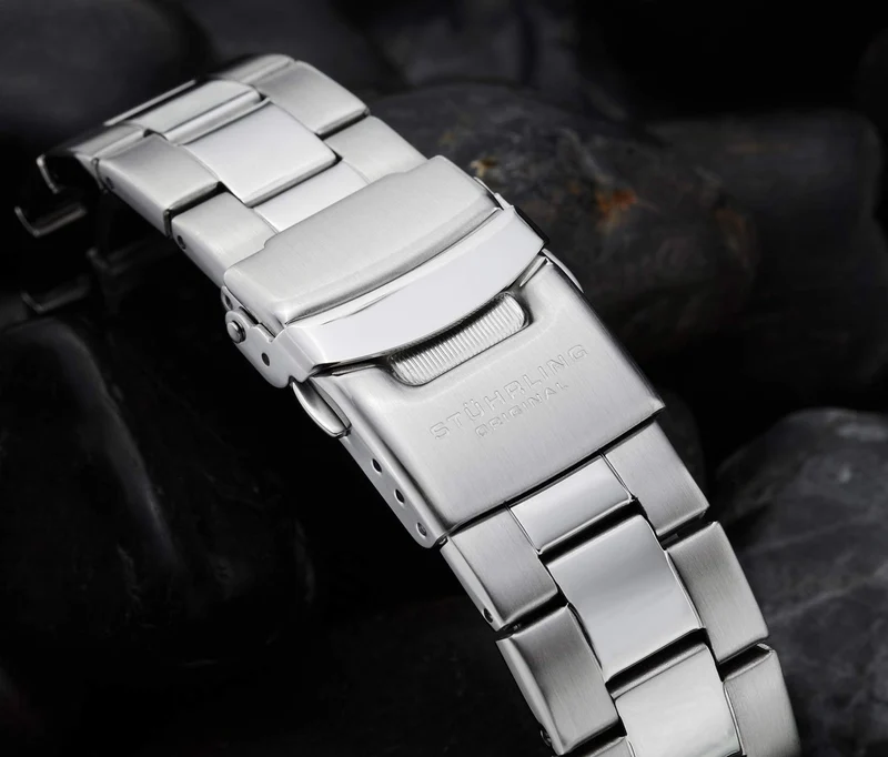 Raceway 564 GMT Quartz 42mm Chronograph