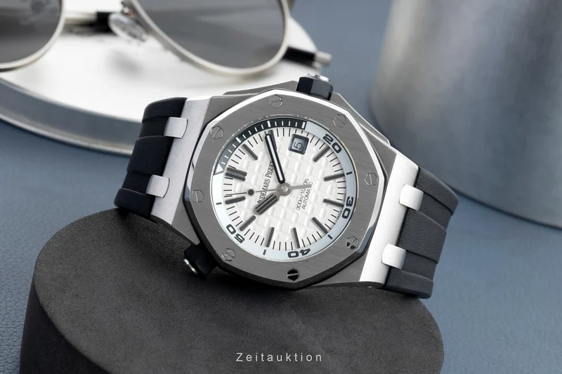 Audemars Piguet Royal Oak steel automatic men's watch 15710ST.OO.A002CA.02 LP: 30100EUR [2600936]