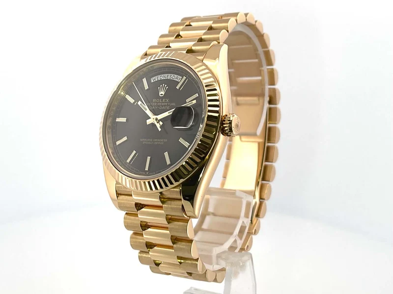 Rolex Day-Date 40 Gelbgold 228238 Schwarz aus 2019