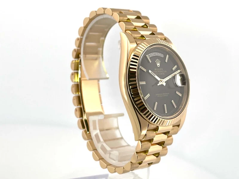 Rolex Day-Date 40 Gelbgold 228238 Schwarz aus 2019