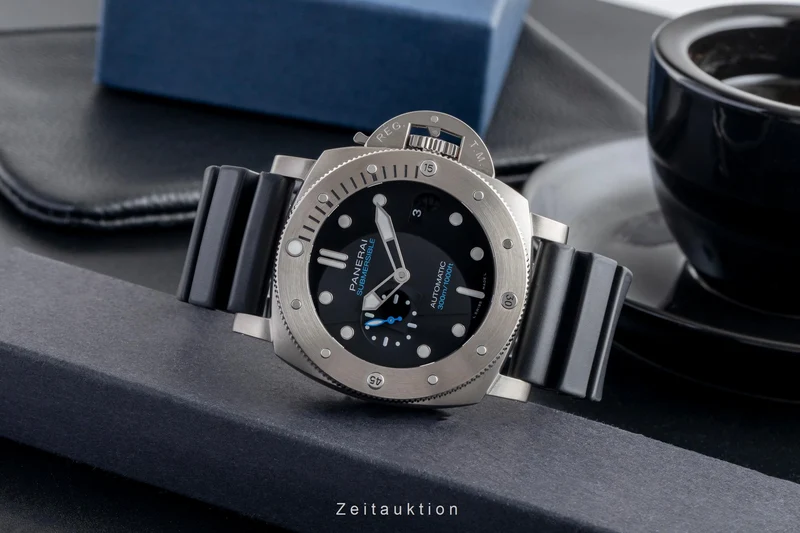 Panerai Submersible titanium automatic men's watch PAM01305 LP: 10900EUR [2504205]