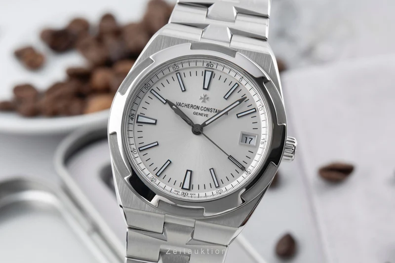 Vacheron & Constantin Overseas steel automatic men's watch 4500V/110A-B126 LP: 27900EUR [2601189]