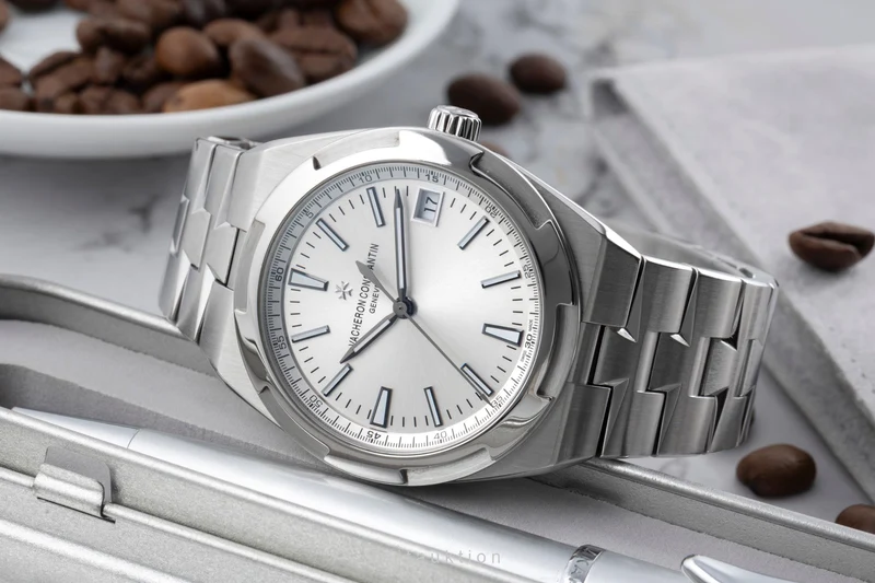 Vacheron & Constantin Overseas steel automatic men's watch 4500V/110A-B126 LP: 27900EUR [2601189]