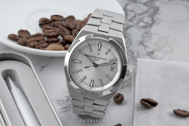 Vacheron & Constantin Overseas steel automatic men's watch 4500V/110A-B126 LP: 27900EUR [2601189]