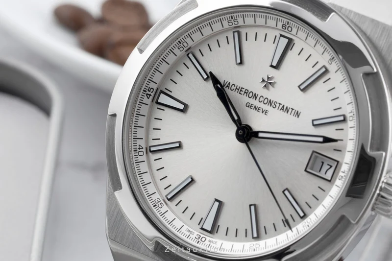 Vacheron & Constantin Overseas steel automatic men's watch 4500V/110A-B126 LP: 27900EUR [2601189]