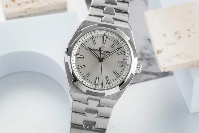Vacheron & Constantin Overseas steel automatic men's watch 4500V/110A-B126 LP: 27900EUR [2601302]