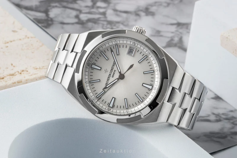 Vacheron & Constantin Overseas steel automatic men's watch 4500V/110A-B126 LP: 27900EUR [2601302]