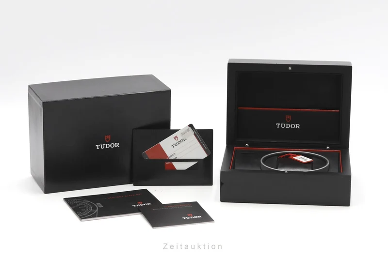 Tudor Black Bay steel automatic men's watch 79220B LP: 3950EUR [2301461]