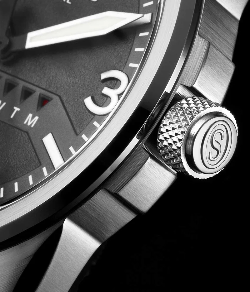 Aviator 447 Quartz 44mm