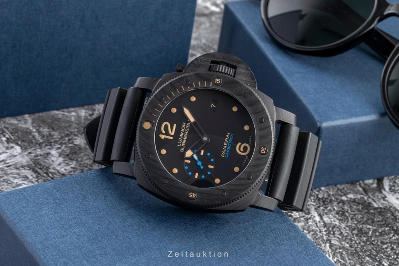 Panerai Submersible carbon automatic men's watch PAM00616 LP: 19500EUR [2601125]