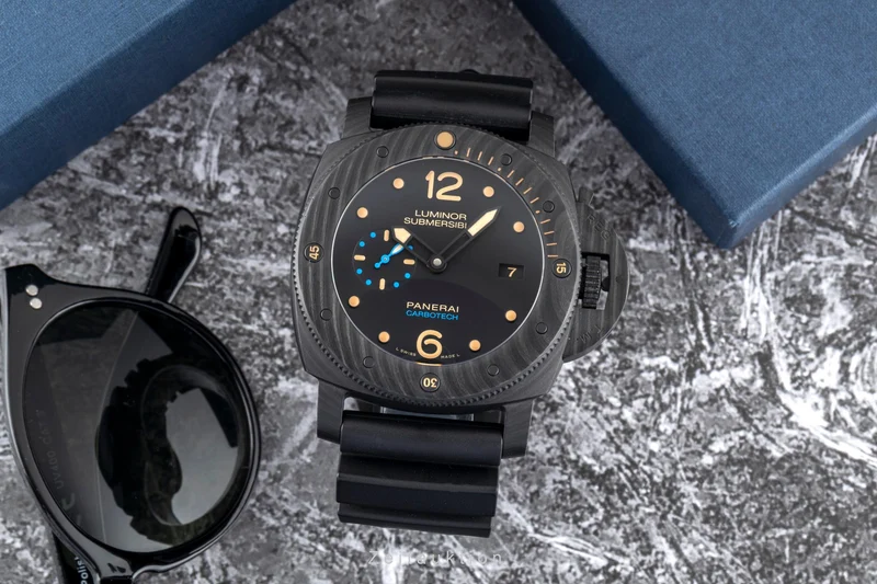 Panerai Submersible carbon automatic men's watch PAM00616 LP: 19500EUR [2601125]