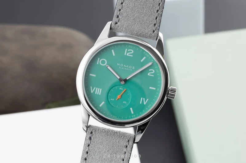 Nomos Club steel manual winding men's watch 726 LP: 1480EUR [2600810]
