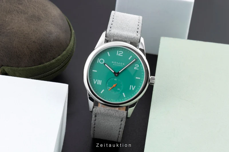 Nomos Club steel manual winding men's watch 726 LP: 1480EUR [2600810]