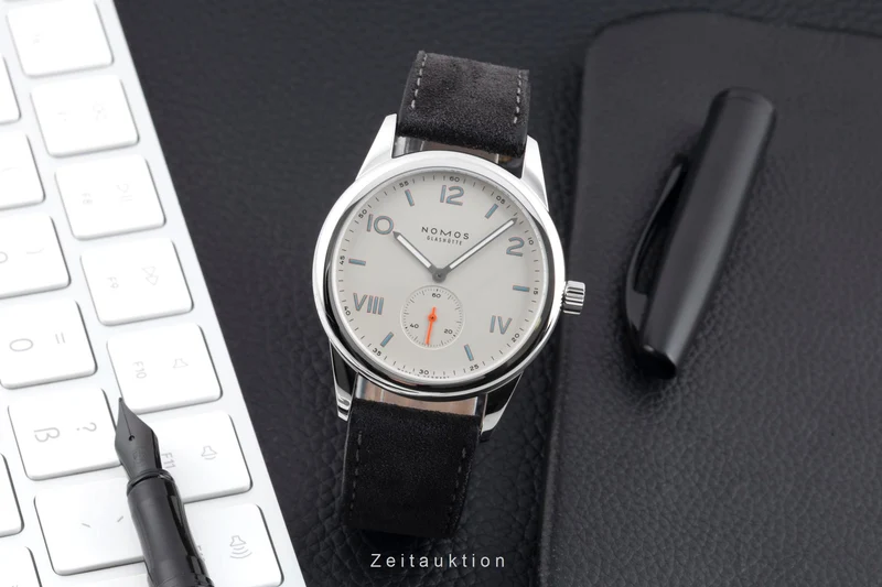 Nomos Club steel manual winding men's watch 735 LP: 1480EUR [2600809]