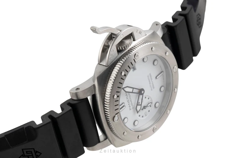 Panerai Submersible steel automatic men's watch PAM01223 LP: 9900EUR [2600430]